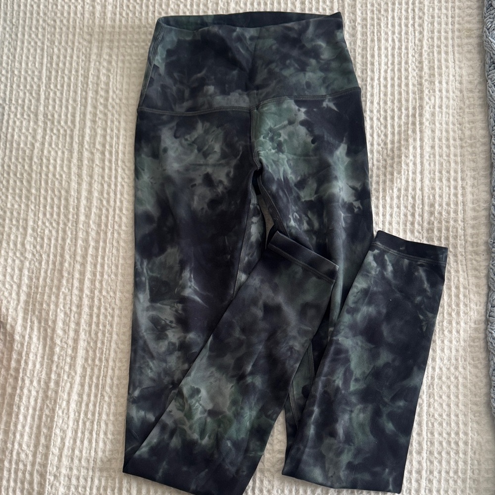 Lululemon Athletica Black and Green Tie-Dye Leggings